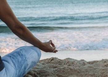 Quanto spesso dovrei praticare lo yoga per notare dei cambiamenti nel mio corpo?